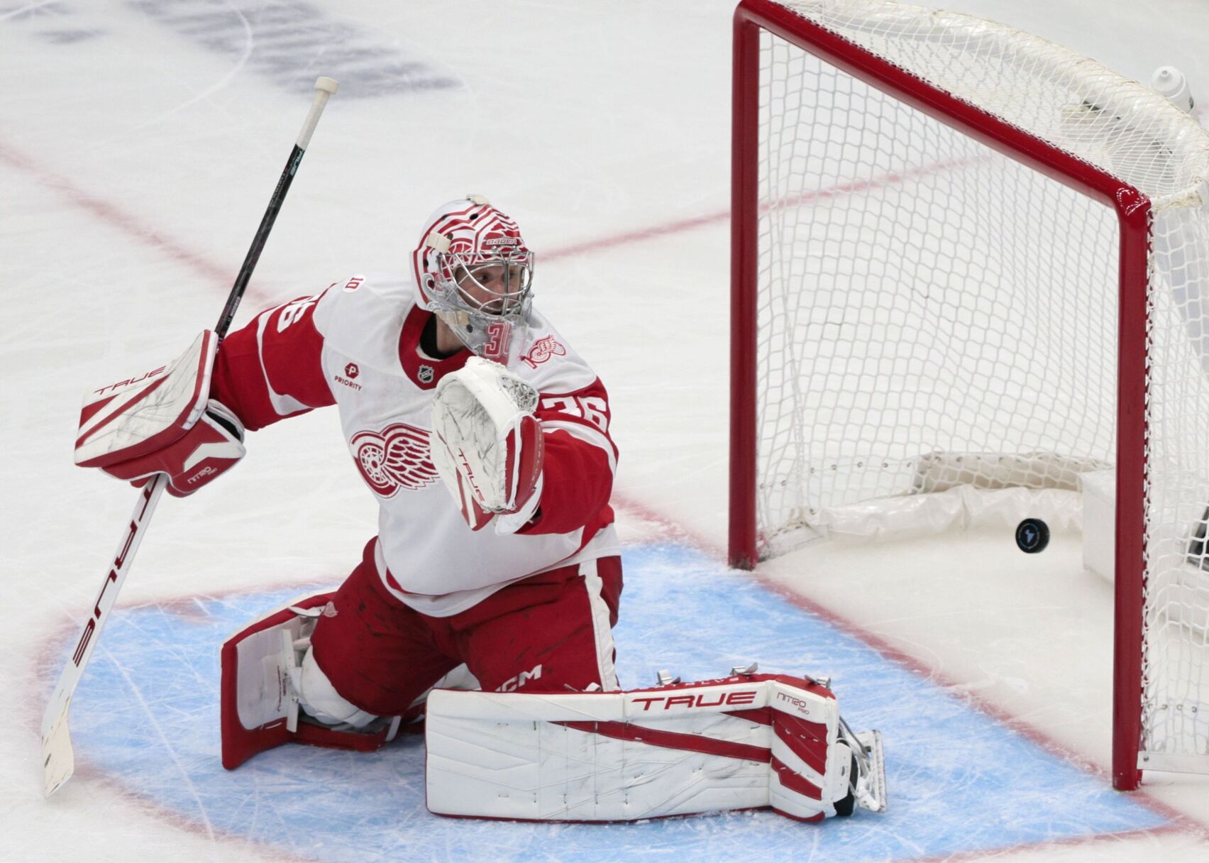 最新杏吧原创 Blues lose 5-2 to the Red Wings